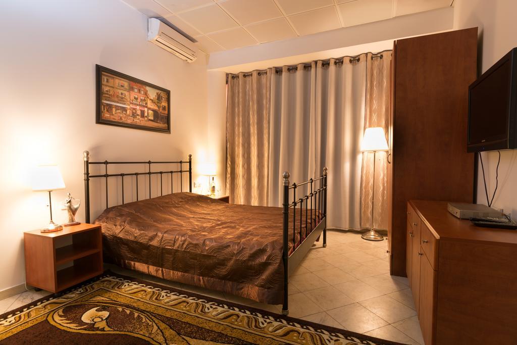 Hotel Rothschild 37 Bat Jám Szoba fotó