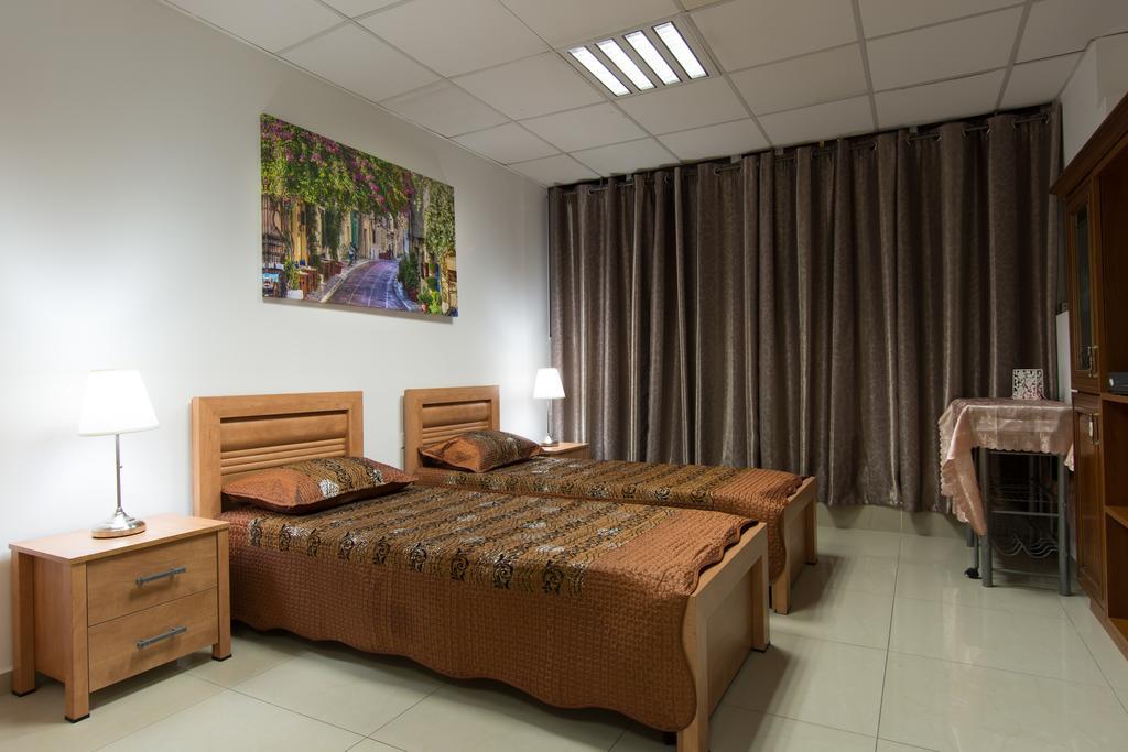 Hotel Rothschild 37 Bat Jám Szoba fotó